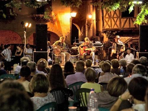 Hotel Du Cote De Chez Jeanne Fourcès Zewnętrze zdjęcie