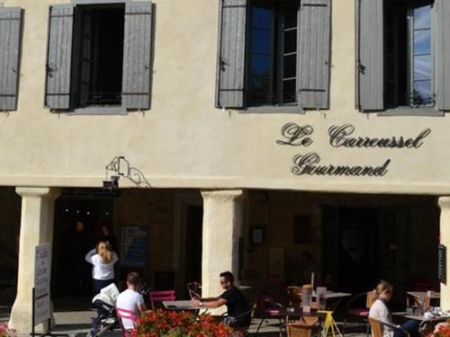 Hotel Du Cote De Chez Jeanne Fourcès Zewnętrze zdjęcie